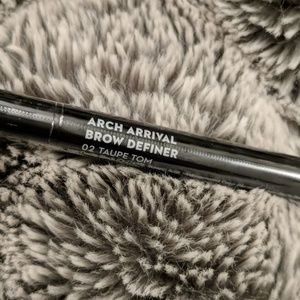 Sugar Arch Arrival in Taupe Tom